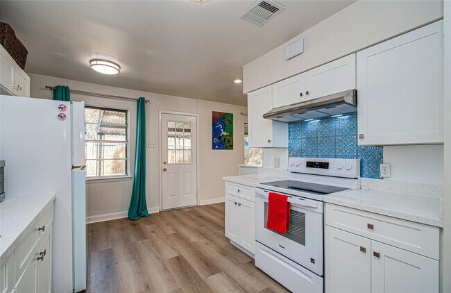 Building Photo - 5926 Ettrick Dr