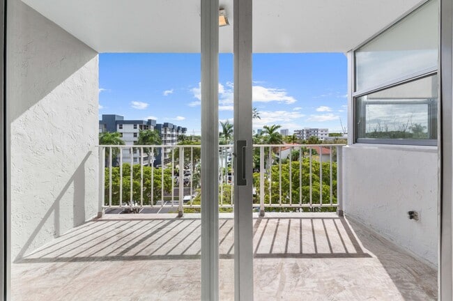 Building Photo - 16546 NE 26th Ave