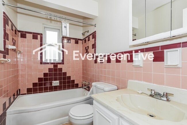 Building Photo - 2448 Banning Rd