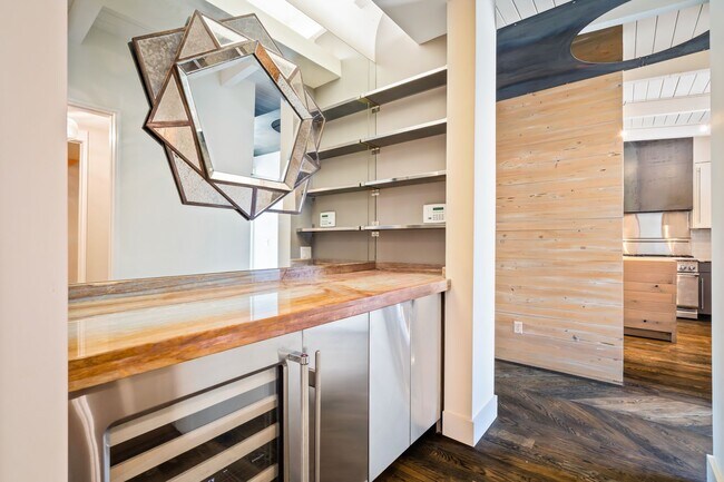 Building Photo - 2/2 with carport - fenced backyard