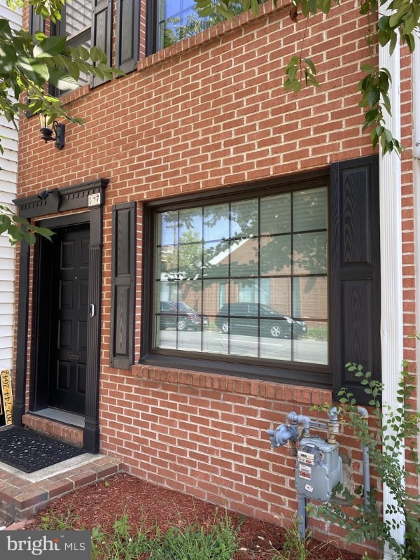 Building Photo - 617 N Henry St