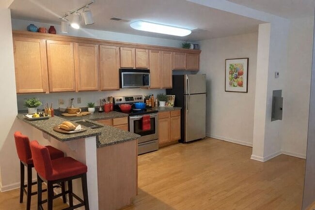 Building Photo - Studio w/ In-Unit Laundry near Tom Lee Park