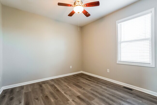 Building Photo - 149 Heathwood Dr