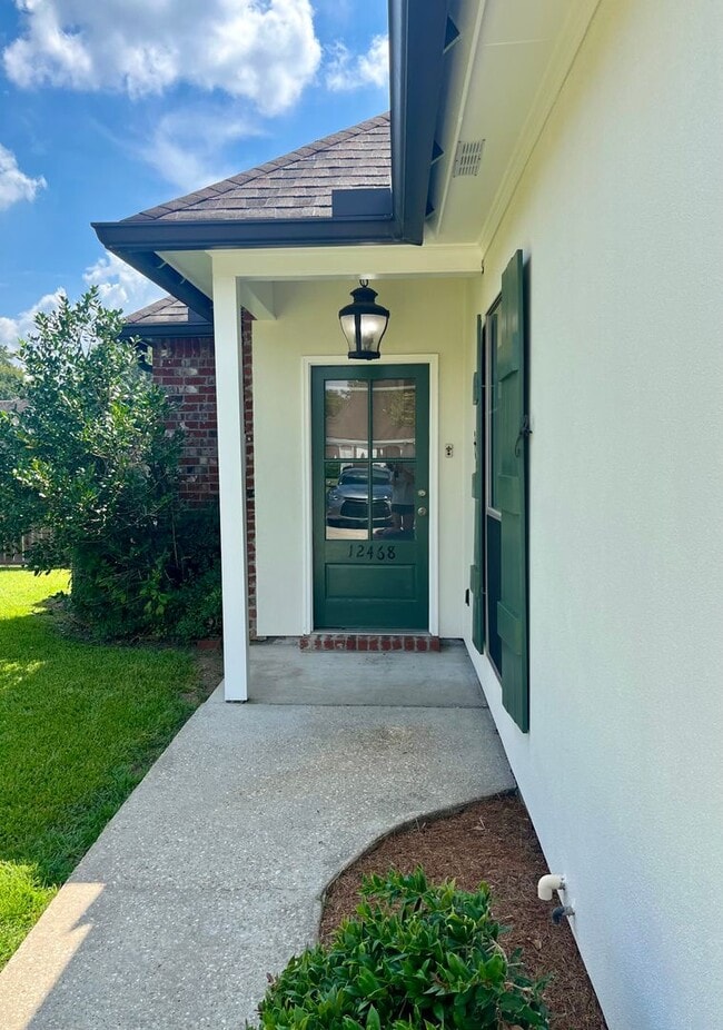 Building Photo - GEISMAR, right across 74 from Dutchtown Schools!  3br/2ba