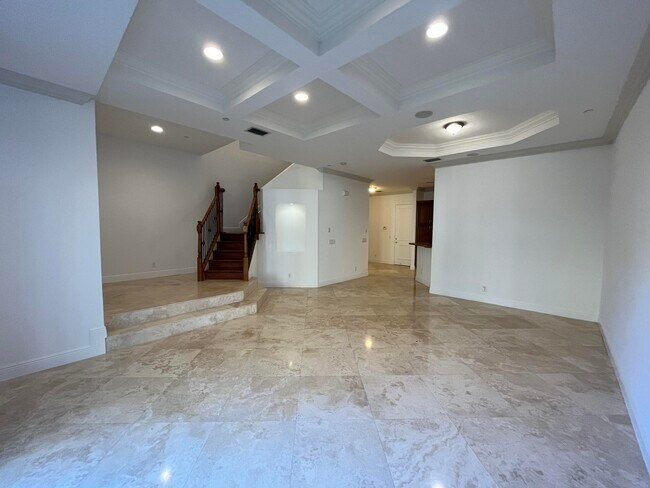 Building Photo - 355 NE 69th Cir