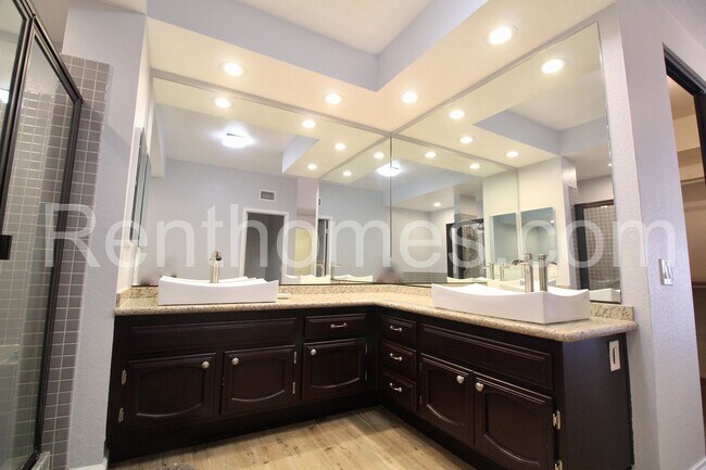 Building Photo - 15730 Via Calanova