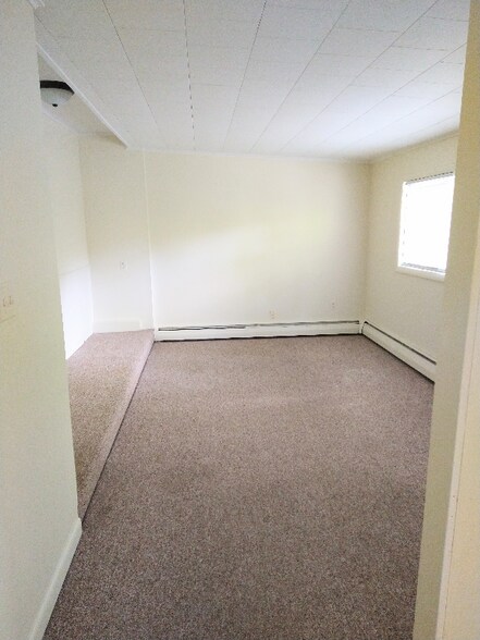 Building Photo - 261 S Riverside Rd