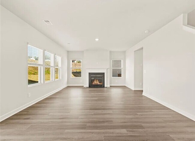 Building Photo - Beautiful 4/3 Available Now!