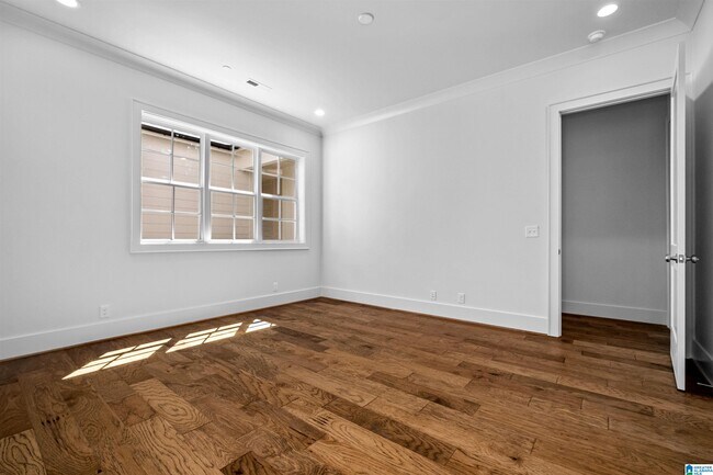 Building Photo - 3789 Poe Dr