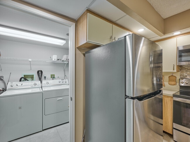 Building Photo - 3420 S Ocean Blvd