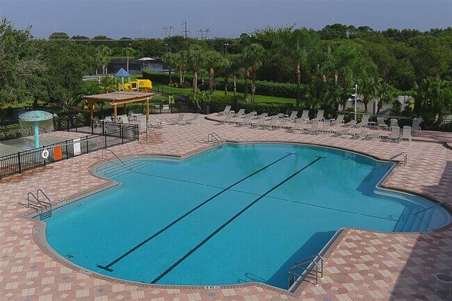 Building Photo - 819 Fairwaycove Ln