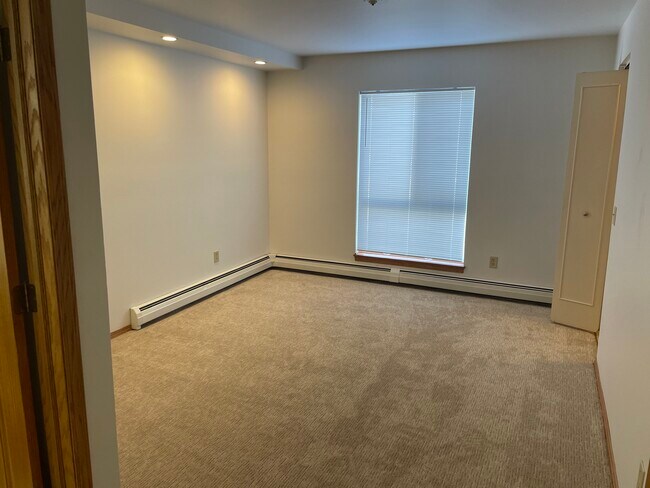 Main bedroom - 4155 W Rivers Edge Cir