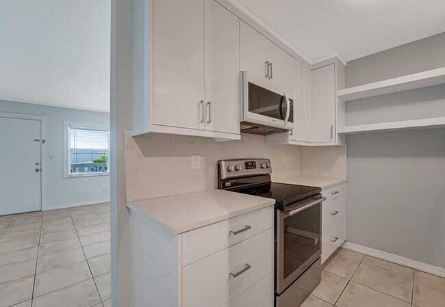 Building Photo - 3915 S Flagler Dr