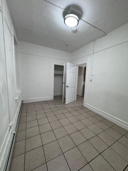 Building Photo - 373 Morris Ave