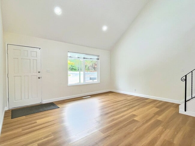 Building Photo - 4 BD/2 BA Home with Spacious Backyard and ...