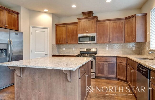 Building Photo - Heritage Crossing Craftsman in Tigard