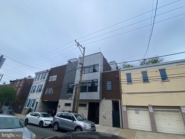 Building Photo - 458 E Girard Ave