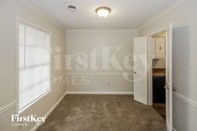 Building Photo - 6861 Valley Park Dr