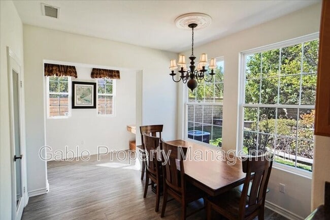 Building Photo - 26155 Lone Rock Ct