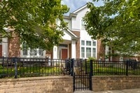Building Photo - 533 Plaza Pl