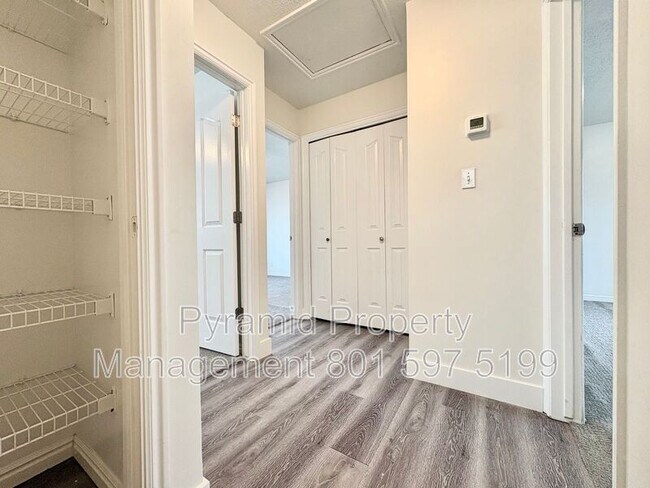 Building Photo - 3183 S 945 E