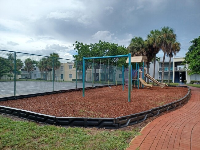 Building Photo - 409 Executive Center Dr