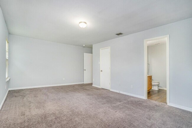 Building Photo - 2421 Gabriel Dr