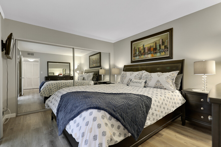 Building Photo - 77 Marbella Dr