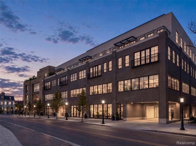 Building Photo - 370 E Brown St