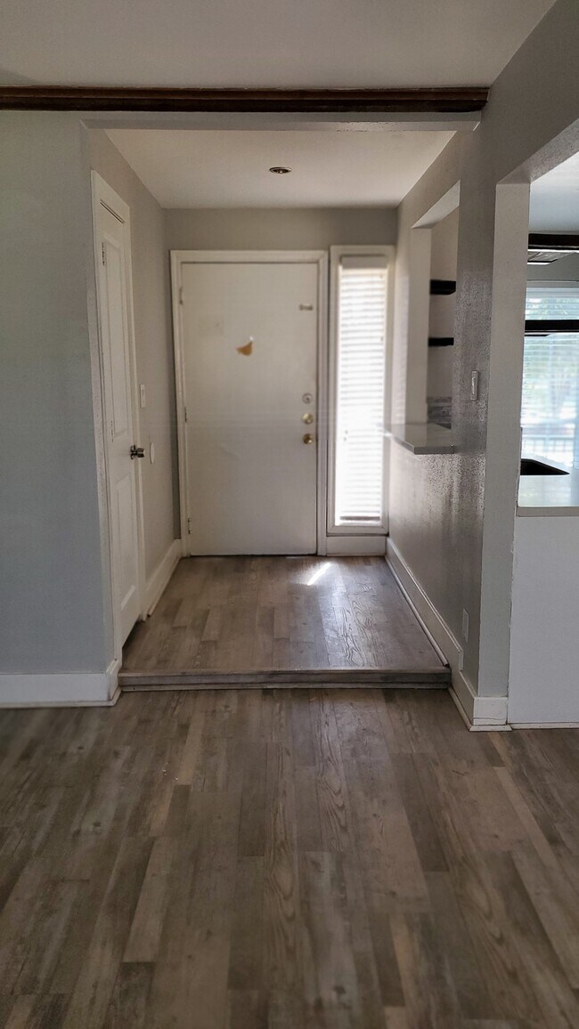 Building Photo - 15414 W Hampton Cir