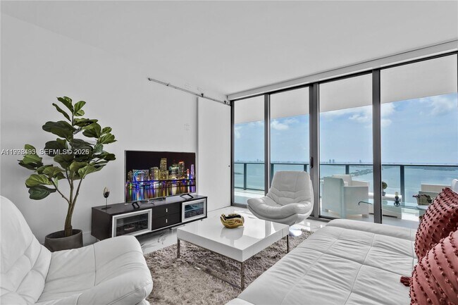 Building Photo - 3131 NE 7th Ave