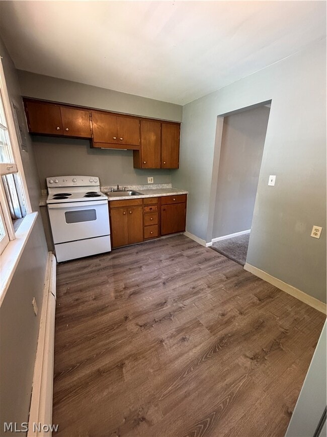 Building Photo - 3055 Hadley Ave