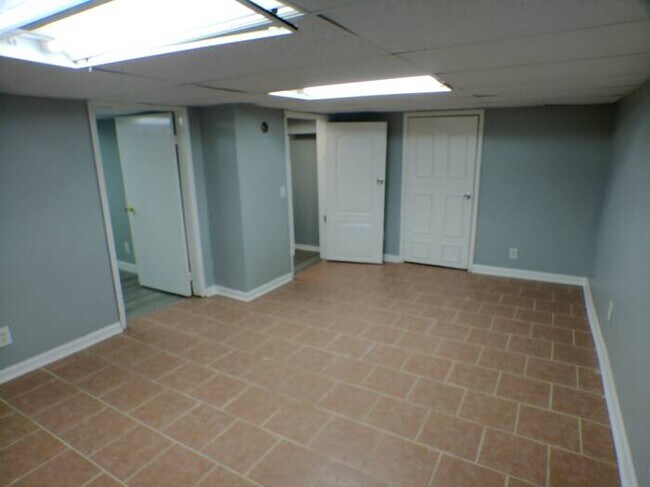 Building Photo - Charming 4-bedroom and 2 full baths home located in Independence, MO.