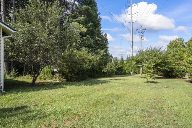 Building Photo - 2455 Pilgrim Rd