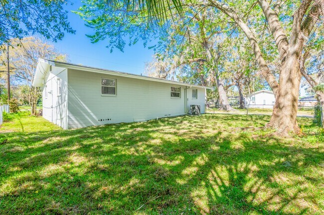 Building Photo - Fully Remodeled 2-Bedroom Home in Prime Or...