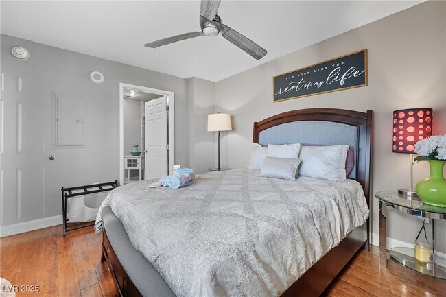 Building Photo - 150 S Las Vegas Blvd