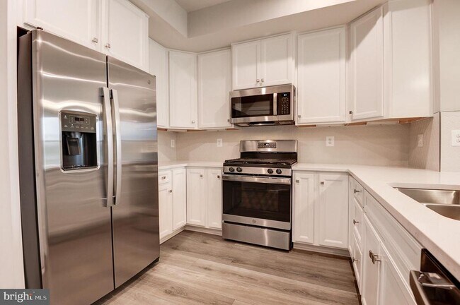 Building Photo - 24276 Thurso Sq