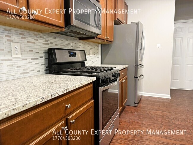Building Photo - 157 Townview Dr