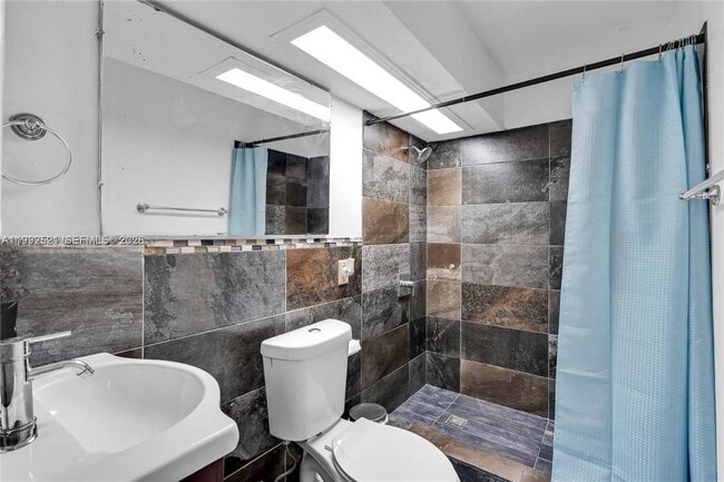 Building Photo - 2175 NE 56th St