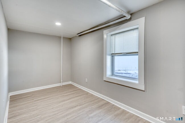 Building Photo - 41 E High St