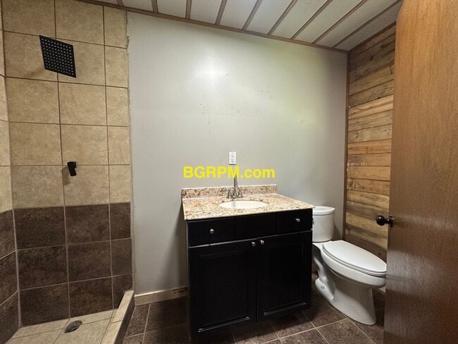 Building Photo - 3 Bed 2 Bath