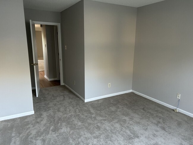 Building Photo - Wonderful 2 BR Ranch in Plainfield!