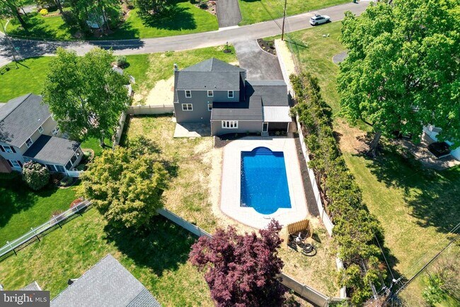 Building Photo - 248 Penncrest Dr