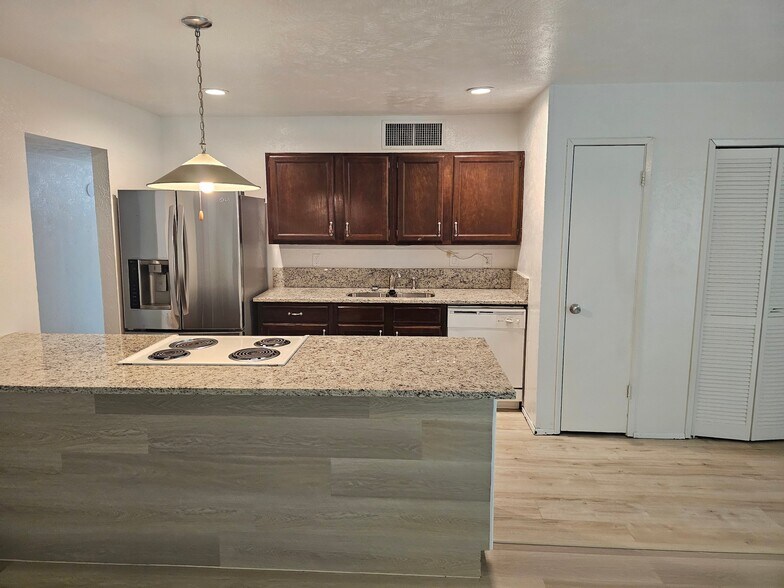 Building Photo - 524 Oldbridge Dr
