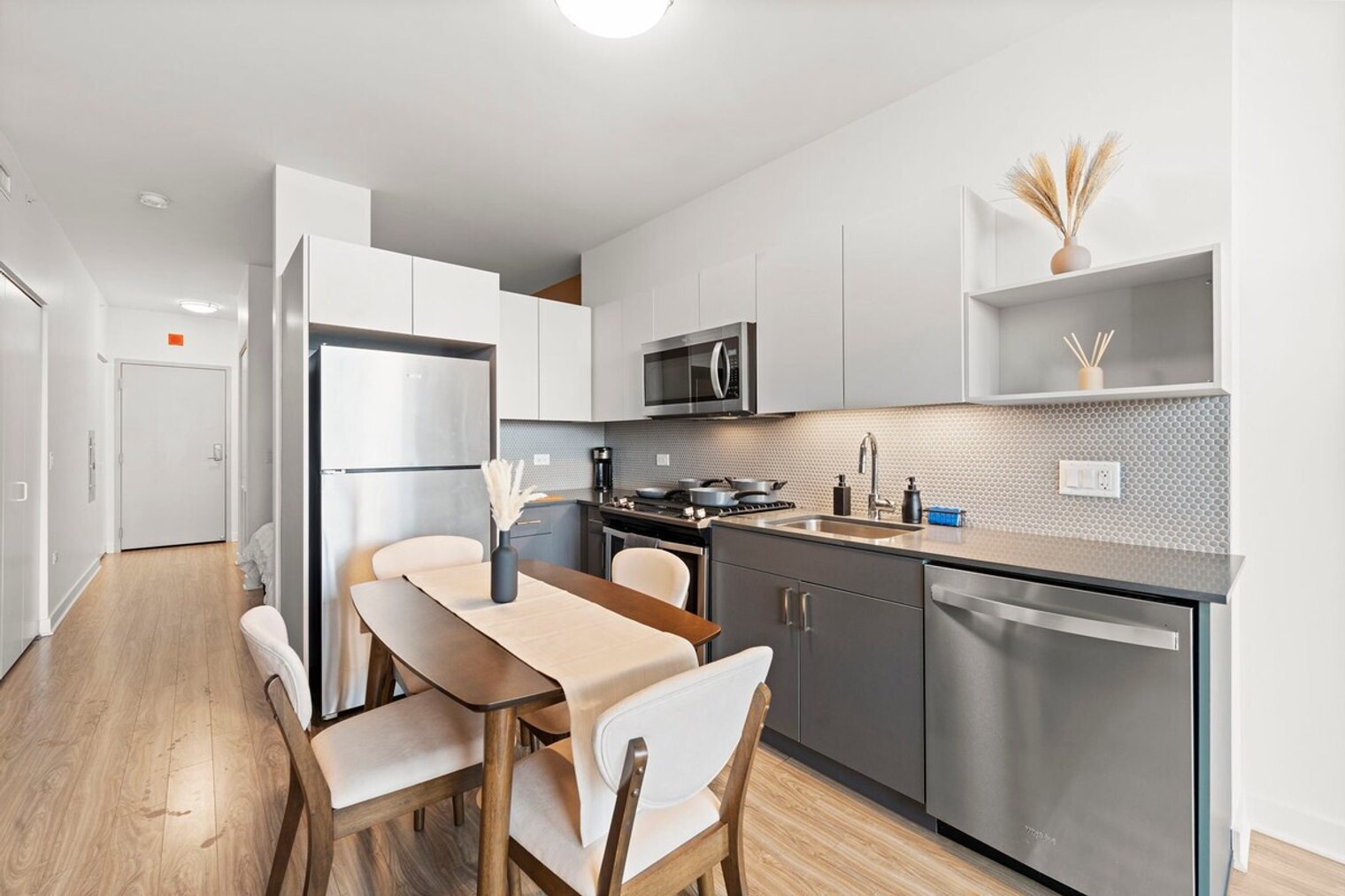 Building Photo - 720 S Wells St