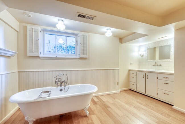 Building Photo - Magnolia Home