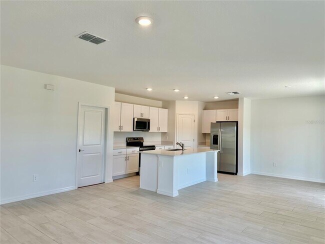 Building Photo - 17761 Pleasantview Blvd