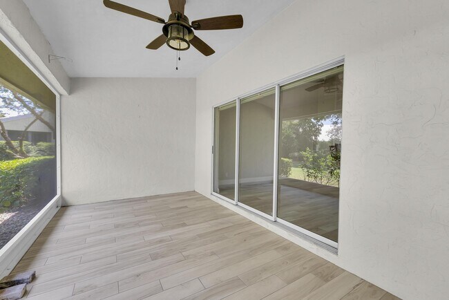 Building Photo - 2433 SW Foxpoint Trail