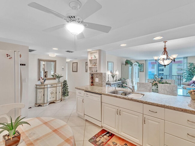 Building Photo - 1150 Hillsboro Mile