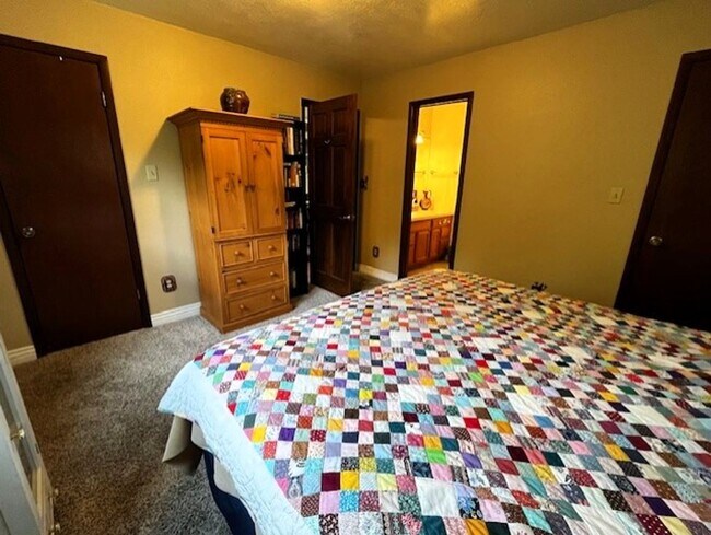 Building Photo - 1334 Straight Creek Dr